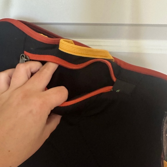 Eagle Creek Black and Yellow Travel Bag - Picture 8 of 10